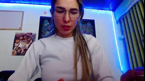 Snapshot of niki_1998 chatting on February 28, 12:54 am Natalia online show from February 28, 12:54 am