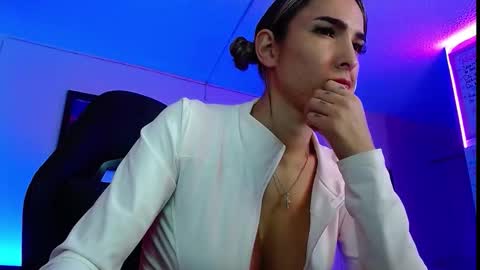 Snapshot of niki_1998 chatting on October 16, 2:11 am Natalia online show from October 16, 2:11 am