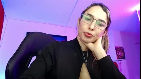 Snapshot of niki_1998 chatting on October 7, 2:07 am Natalia online show from October 7, 2:07 am