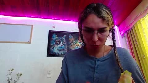Snapshot of niki_1998 chatting on February 5, 4:36 pm Natalia online show from February 5, 4:36 pm