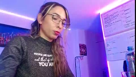 Snapshot of niki_1998 chatting on September 19, 12:04 am Natalia online show from September 19, 12:04 am