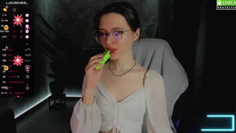Snapshot of niki_cutes chatting on March 1, 1:21 am niki_cutes online show from March 1, 1:21 am
