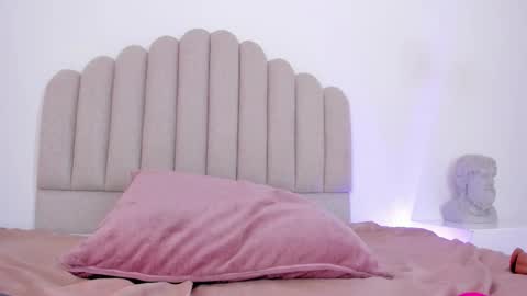 Snapshot of nikki_angel_ chatting on February 18, 11:52 pm NIkki Angel online show from February 18, 11:52 pm