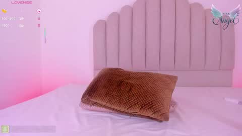 Snapshot of nikki_angel_ chatting on October 12, 11:39 pm NIkki Angel online show from October 12, 11:39 pm