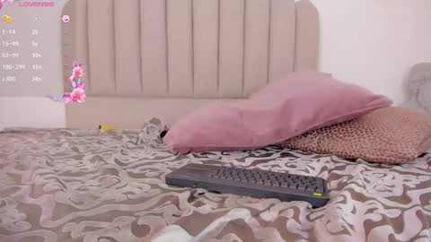 Snapshot of nikki_angel_ chatting on February 15, 11:14 pm NIkki Angel online show from February 15, 11:14 pm