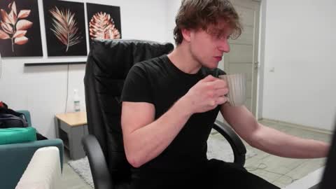 nikki online show from December 19, 8:37 pm