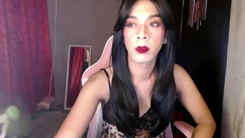 Snapshot of nikkie_dragon chatting on December 4, 1:58 pm nikkie online show from December 4, 1:58 pm