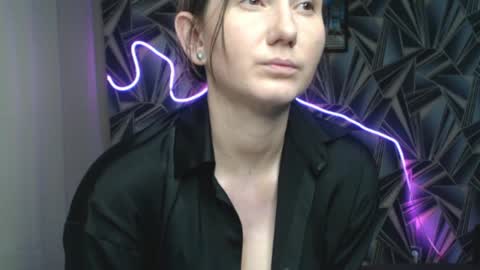 nikkikiss___ online show from April 9, 6:35 pm