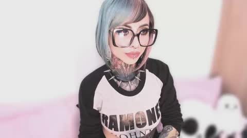 Snapshot of nikkiramone chatting on October 7, 10:17 pm Nikki Ramone online show from October 7, 10:17 pm