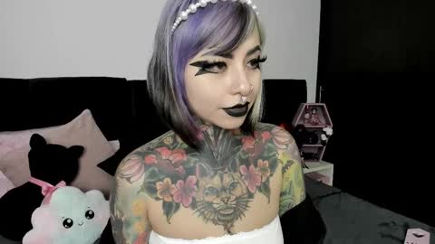 Snapshot of nikkiramone chatting on March 11, 5:46 am Nikki Ramone online show from March 11, 5:46 am