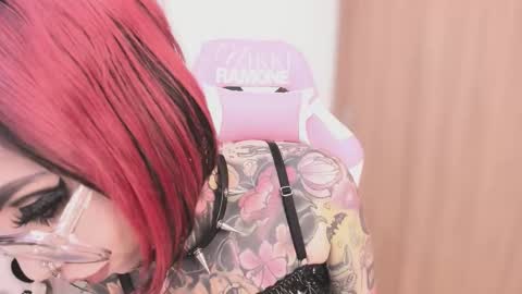 Snapshot of nikkiramone chatting on October 17, 10:36 pm Nikki Ramone online show from October 17, 10:36 pm