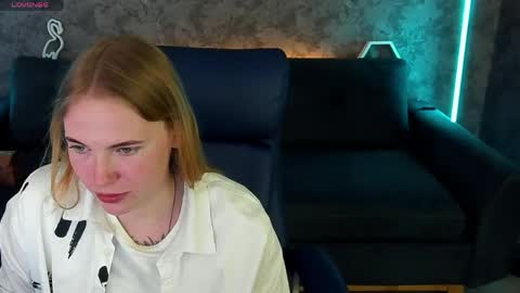 nikkyreyyy online show from May 16, 7:16 am