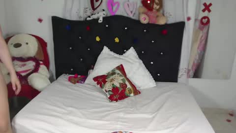 Snapshot of nikol_winick chatting on February 16, 5:37 am nikol_winick online show from February 16, 5:37 am