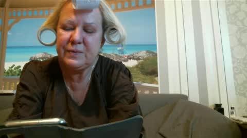 Snapshot of nikole111 chatting on February 6, 9:53 am Nikole1 online show from February 6, 9:53 am