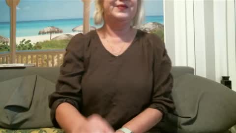 Snapshot of nikole111 chatting on February 12, 8:27 am Nikole1 online show from February 12, 8:27 am