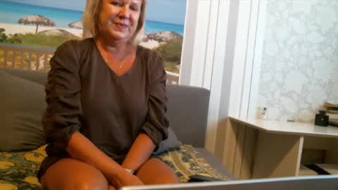 Snapshot of nikole111 chatting on October 1, 11:09 am Nikole1 online show from October 1, 11:09 am