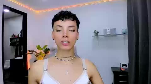 Snapshot of nilam217 chatting on September 19, 3:43 am Nilam online show from September 19, 3:43 am