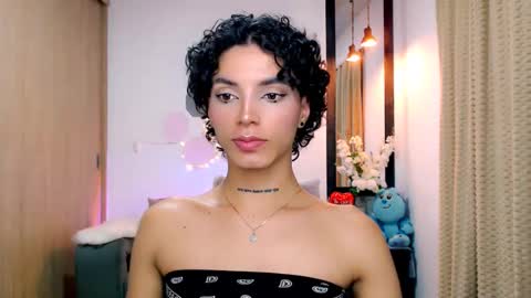 Snapshot of nilam217 chatting on March 12, 12:42 am Nilam online show from March 12, 12:42 am