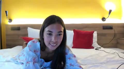 Bella online show from July 25, 8:07 pm