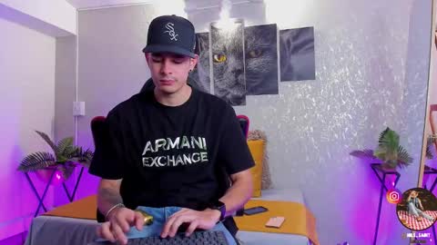 Snapshot of nils_saint chatting on October 3, 4:21 am Nils online show from October 3, 4:21 am