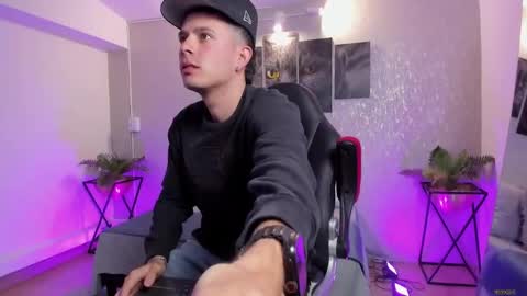 Snapshot of nils_saint chatting on October 14, 3:53 am Nils online show from October 14, 3:53 am
