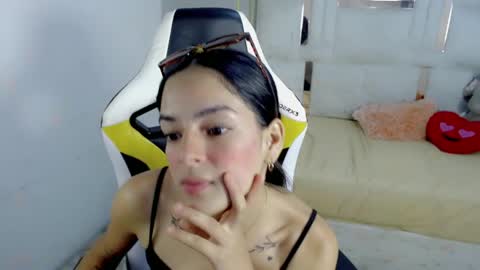 NINA AND COBY online show from May 8, 1:33 am