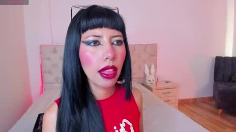 Nina Fox  online show from April 17, 3:14 pm