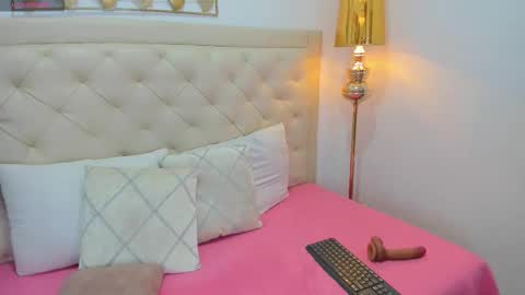 nina joyce online show from March 22, 7:40 pm