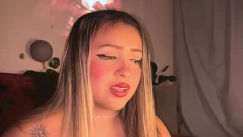 nina_valencia online show from April 22, 11:12 pm