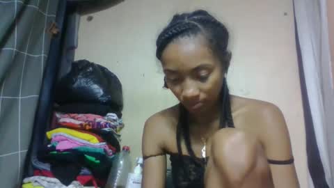 ninaeaa online show from April 16, 8:09 pm