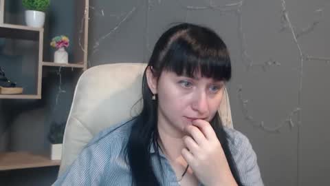 ninaflawlees online show from December 3, 1:01 pm