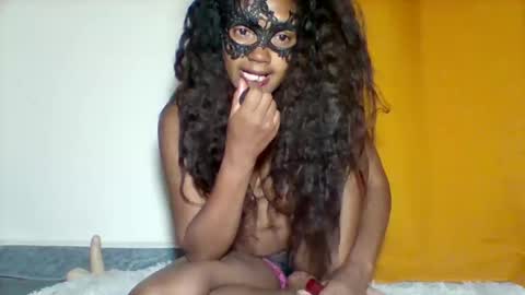 Snapshot of ninah_rise chatting on October 3, 2:10 am ninah_rise online show from October 3, 2:10 am