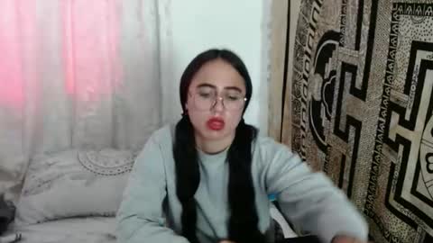 N I N A online show from October 25, 6:19 pm