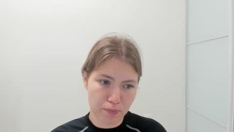 Snapshot of ninarihh chatting on October 5, 9:07 am ninarihh online show from October 5, 9:07 am