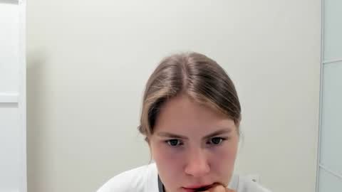 Snapshot of ninarihh chatting on September 25, 2:46 pm ninarihh online show from September 25, 2:46 pm