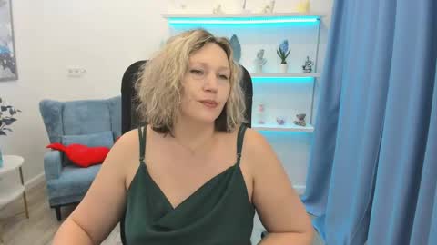 ninastarle online show from May 26, 11:49 am