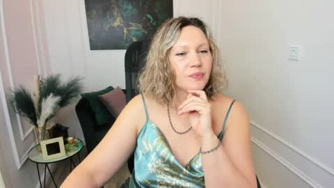 ninastarle online show from April 12, 8:29 am