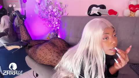 NINI  online show from May 7, 3:41 pm