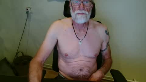 nipplesilverdad55 online show from September 21, 8:13 pm
