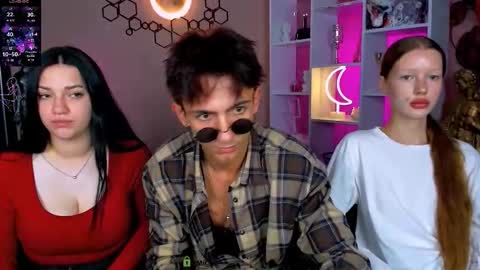 Snapshot of niri_vex chatting on September 19, 8:01 pm niri_vex online show from September 19, 8:01 pm
