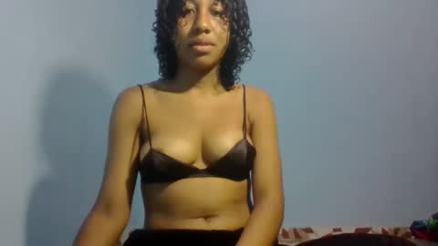 nnaissa online show from April 5, 4:48 pm