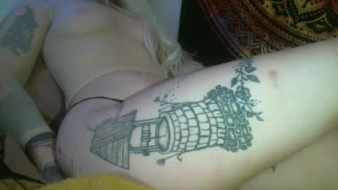 Snapshot of no_facequeen chatting on February 23, 1:42 pm Leah online show from February 23, 1:42 pm