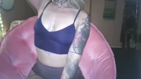Snapshot of no_facequeen chatting on October 20, 2:55 pm Leah online show from October 20, 2:55 pm