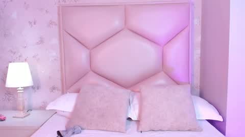Snapshot of noa_butterfly chatting on October 4, 11:41 am ambarsulliva online show from October 4, 11:41 am