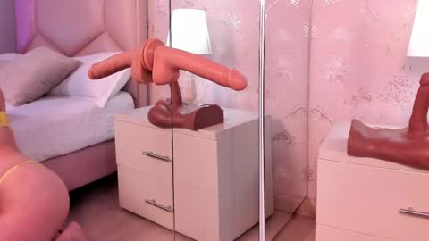 Snapshot of noa_butterfly chatting on September 9, 1:33 pm ambarsulliva online show from September 9, 1:33 pm