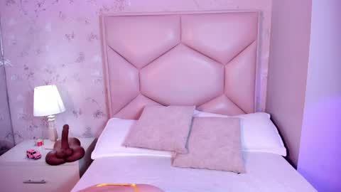 Snapshot of noa_butterfly chatting on October 14, 11:35 am ambarsulliva online show from October 14, 11:35 am
