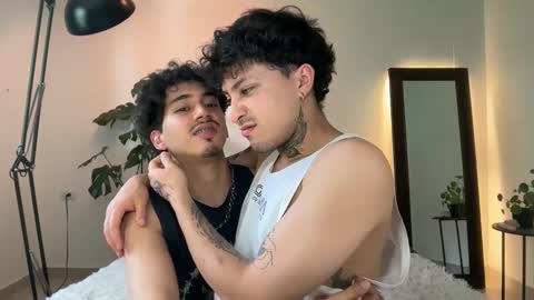 noah_and_steven online show from May 15, 6:59 pm