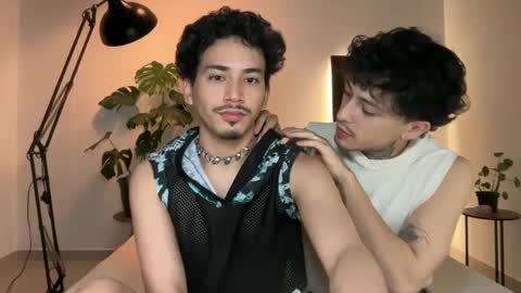 noah_and_steven online show from May 18, 1:59 am