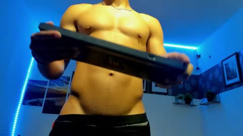 Snapshot of noah_flynn1 chatting on October 17, 8:40 am noah_flynn1 online show from October 17, 8:40 am