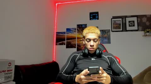 Snapshot of noah_flynn1 chatting on October 9, 8:20 am noah_flynn1 online show from October 9, 8:20 am